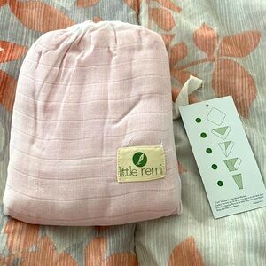 BRAND NEW BABY MUSLIN SWADDLE